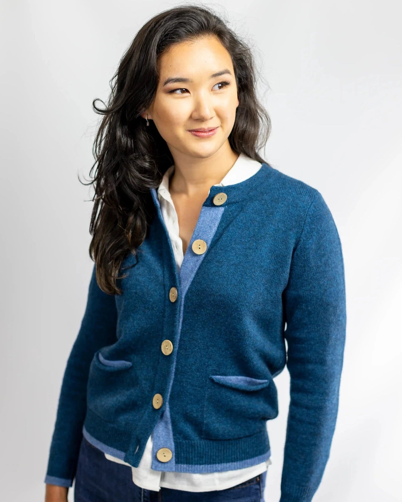 Ocean blue cardigan in cashmere and merino with front pockets, coconut buttons and pale blue trims