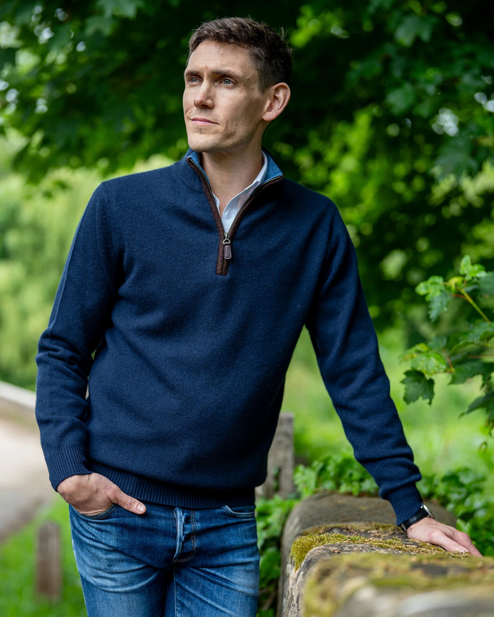 Men's zip neck sweater in cashmere and merino navy on bridge