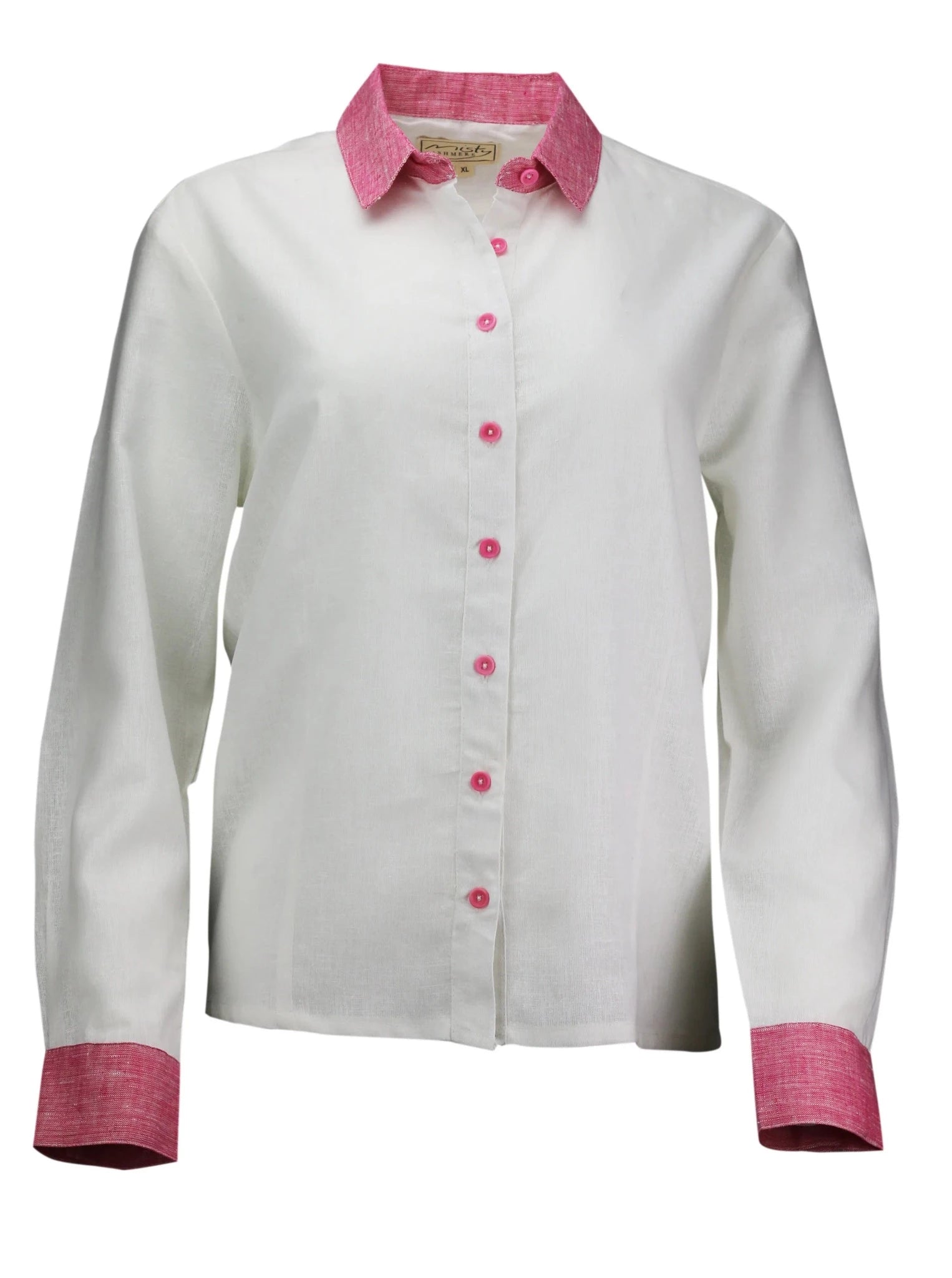 White shirt in hemp and Lyocel with pink collar and cuffs. Buttons in pink corozo.