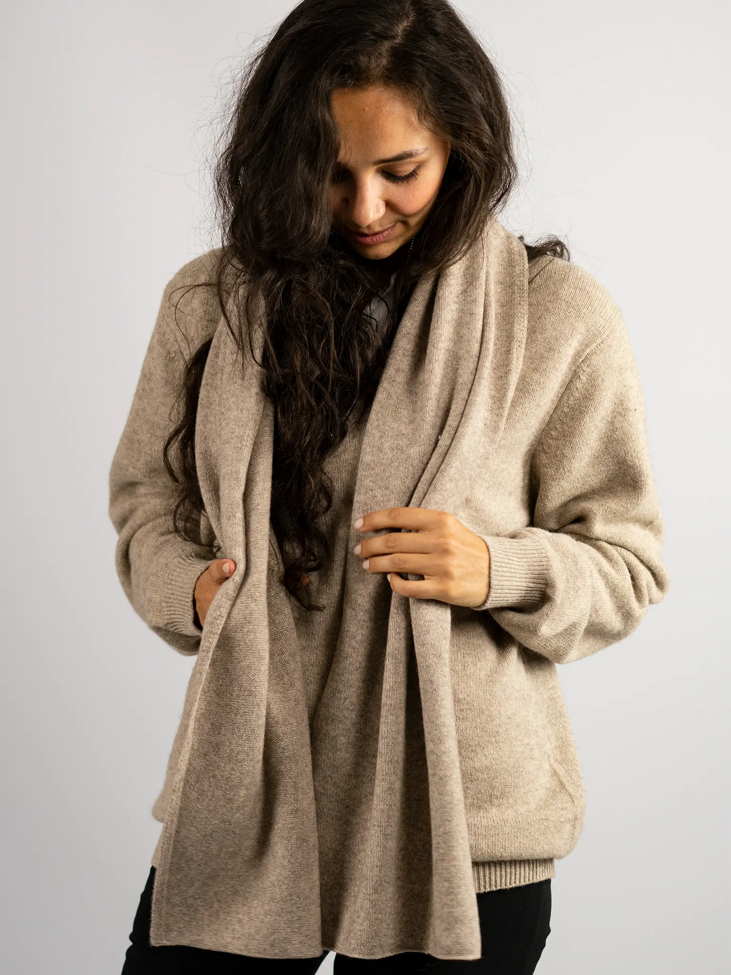 women's knitted scarf in sustainable undyed yak yarn in beige from misty cashmere
